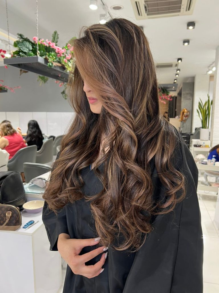 بالیاژ مو چیست؟ بررسی جامع تفاوت آن با آمبره و هایلایت