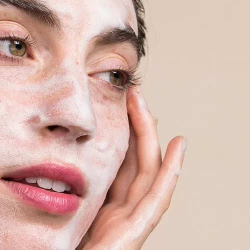 بهترین فوم شستشوی صورت روشن کننده برای انواع پوست