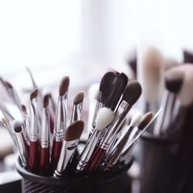 انواع براش آرایشی و کاربرد آنها: راهنمای جامع انتخاب و استفاده صحیح